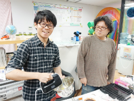 人生初のハンドミキサー！やってみたかったんですよ。