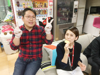 チーズせんべいを味見