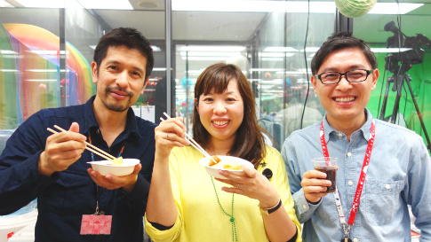 おいしいものを食べて笑顔