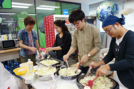 まずは野菜から。料理教室みたい。