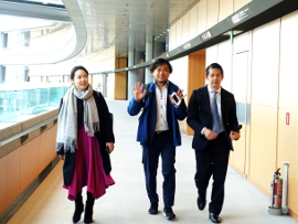 登壇者が続々到着