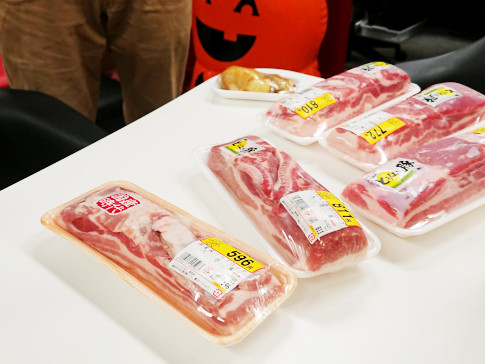 大量の肉、入荷しました！