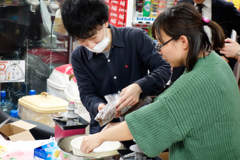 早速チョコ、溶かします！