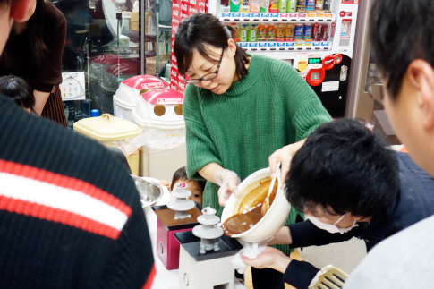 溶かしたチョコを投入！