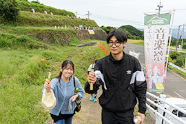 初めての稲刈り！さあ、刈るぞ
